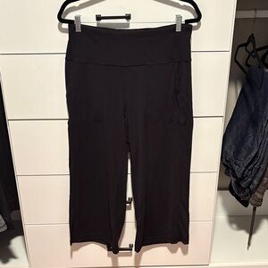 Lululemon Women's Black wide-leg cropped capri Pants